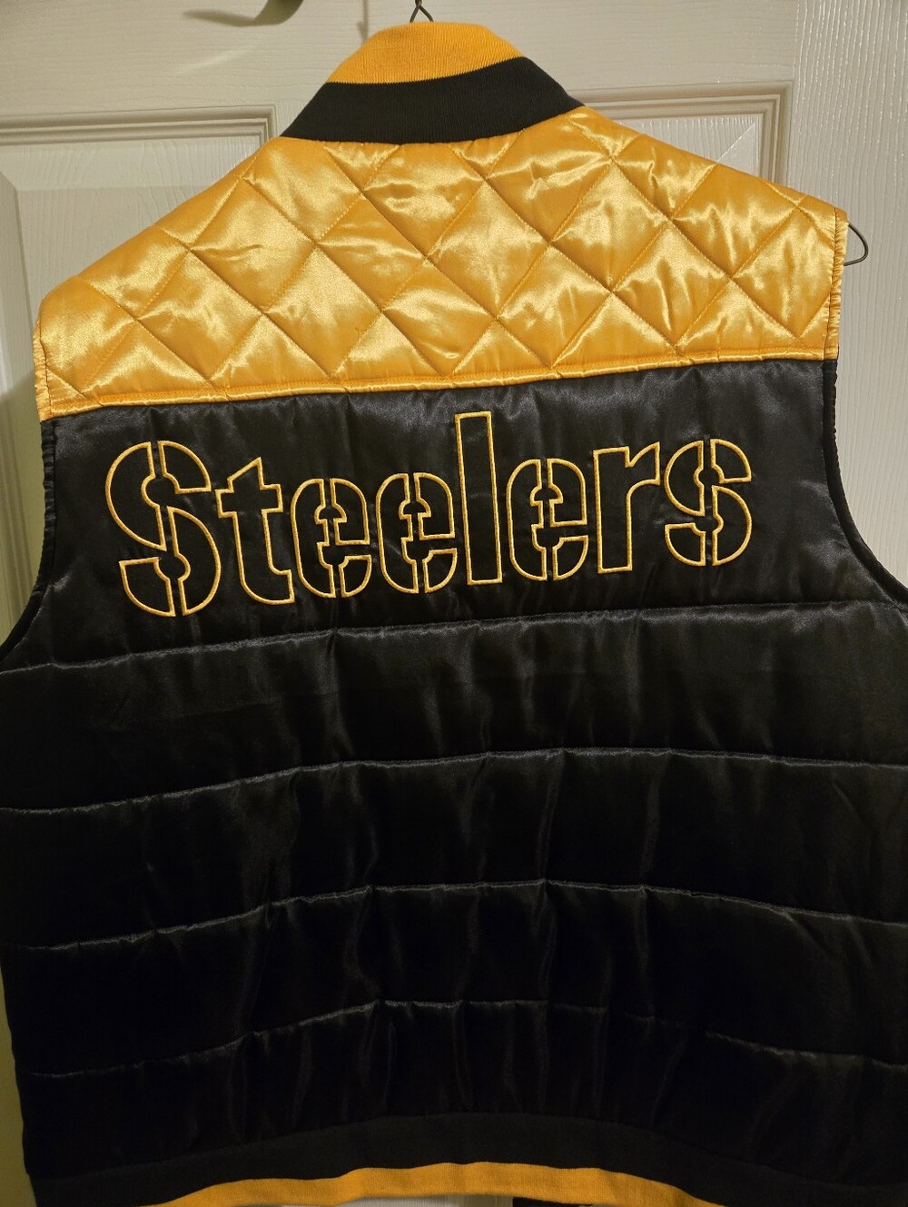 NWOT Men's Pittsburgh Steelers Black and Gold Quilted Vest - Picture 3 of 3